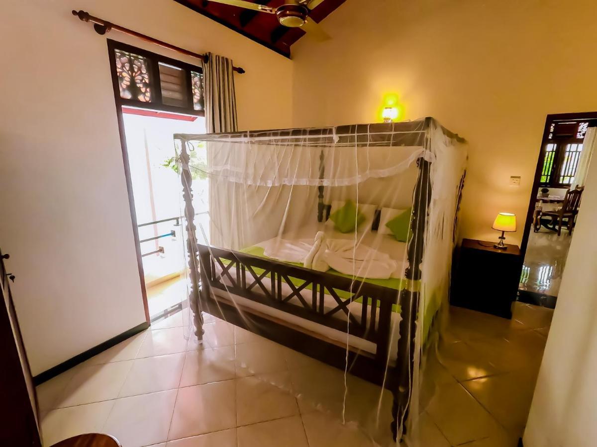 Villa De White Sambur Хиккадува Экстерьер фото