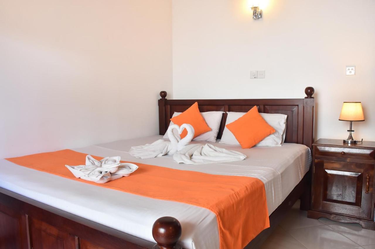 Villa De White Sambur Хиккадува Экстерьер фото