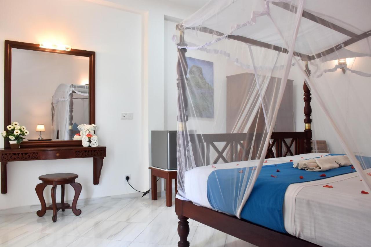 Villa De White Sambur Хиккадува Экстерьер фото