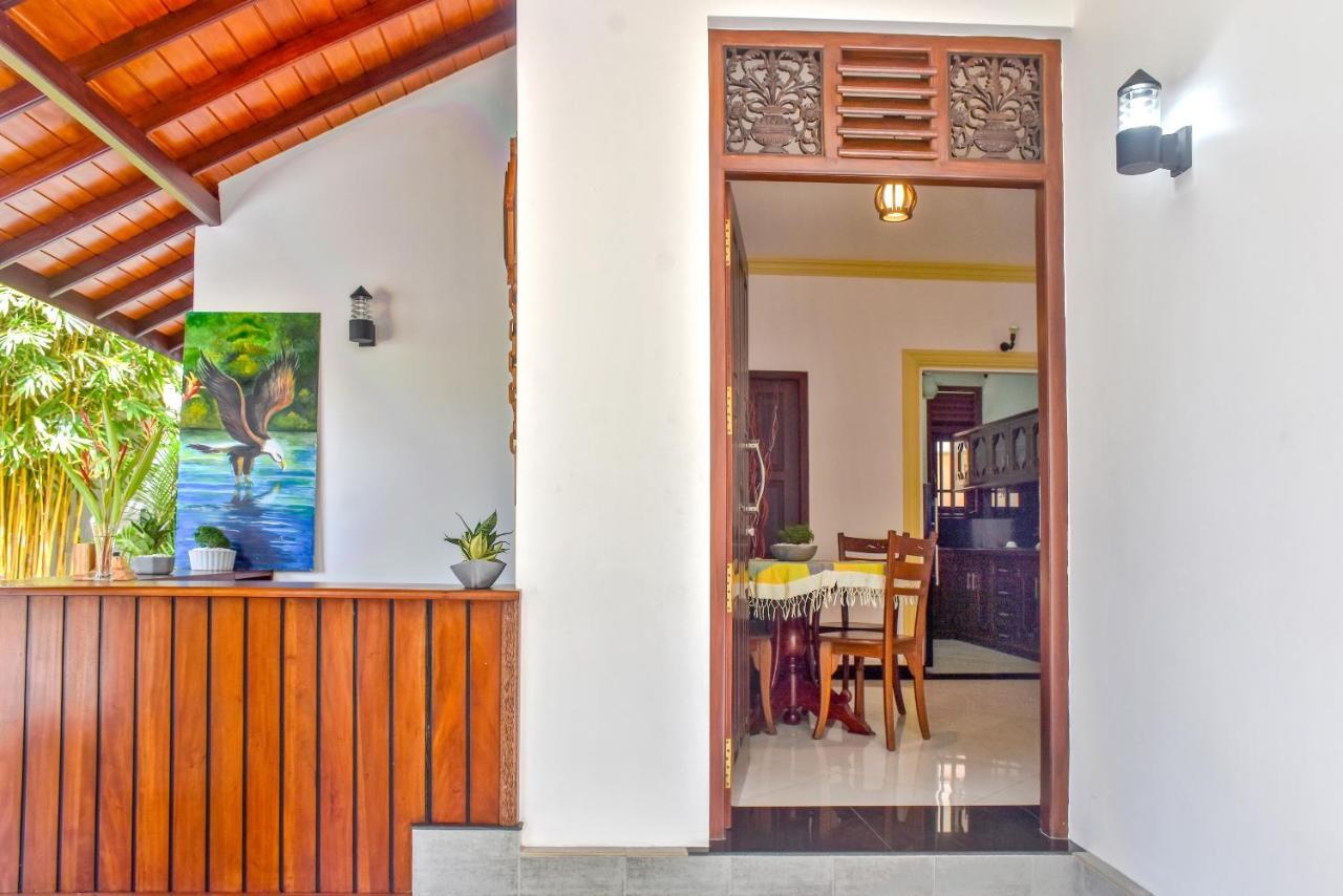 Villa De White Sambur Хиккадува Экстерьер фото