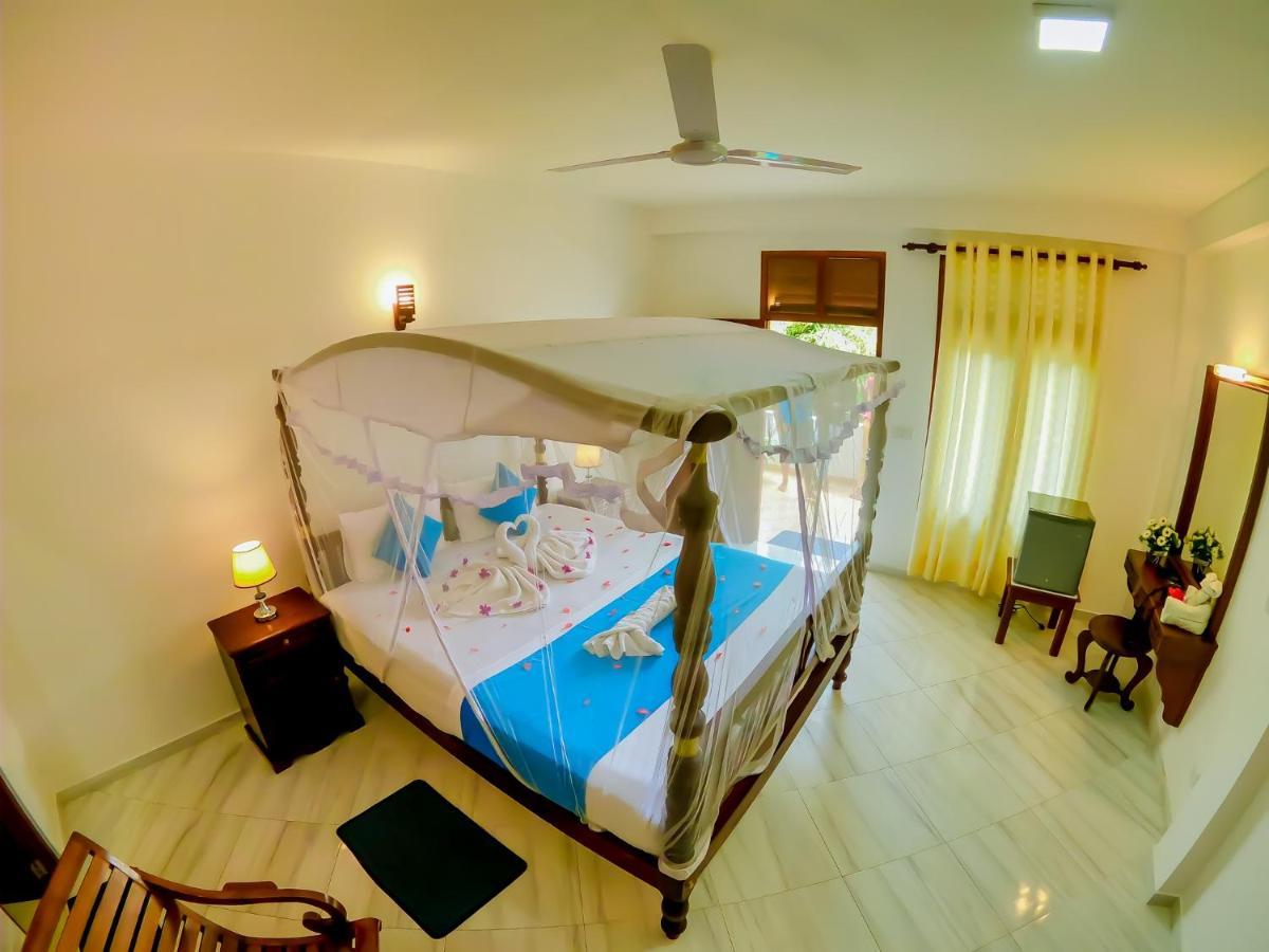 Villa De White Sambur Хиккадува Экстерьер фото