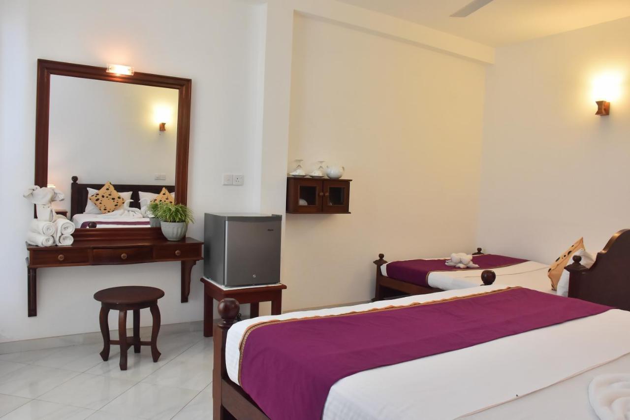 Villa De White Sambur Хиккадува Экстерьер фото