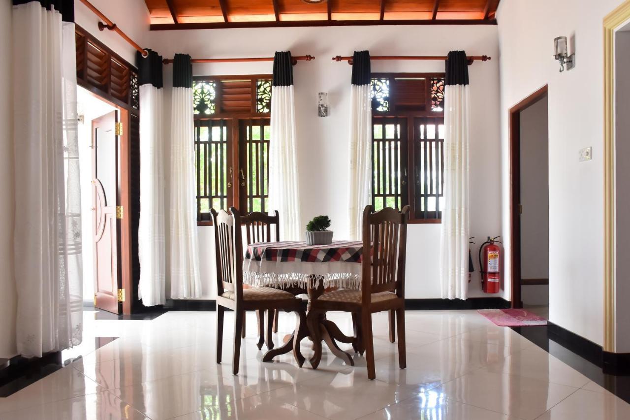 Villa De White Sambur Хиккадува Экстерьер фото
