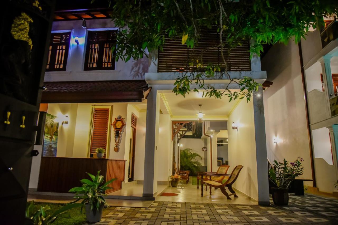 Villa De White Sambur Хиккадува Экстерьер фото