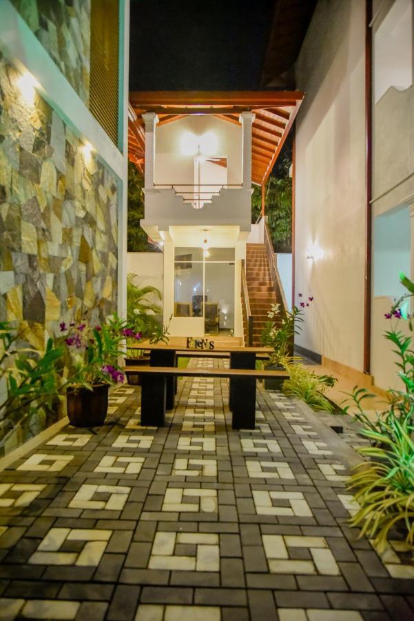 Villa De White Sambur Хиккадува Экстерьер фото