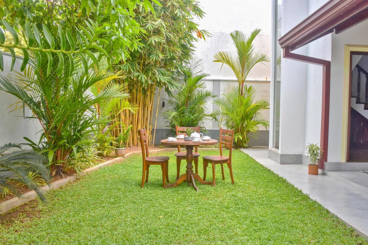 Villa De White Sambur Хиккадува Экстерьер фото